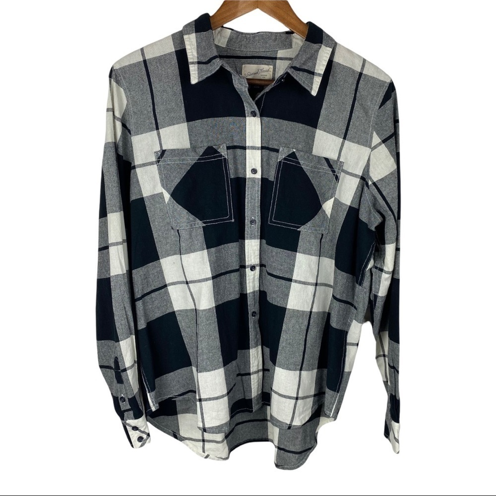 Universal Thread Black and White Plaid Button Up Size Large